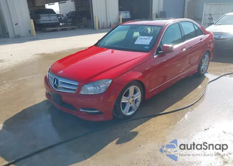 2010 Mercedes-Benz C 300 Luxury 4Matic/Sport 4Matic z USA, uszkodzony, nr VIN WDDGF8BB9AF451684